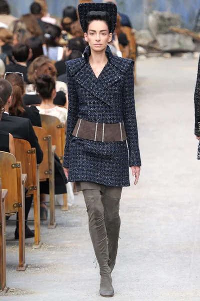 Look 30